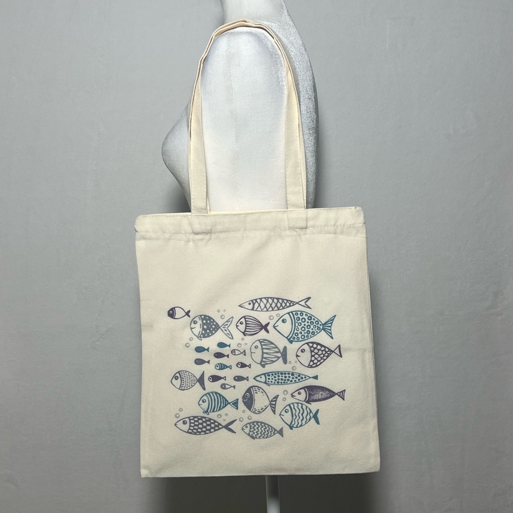 NWT Canvas Tote Bag with Zipper and Inner Pocket - blue fishes